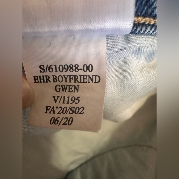 Old Navy Women High Rise Ripped Boyfriend Jeans Button fly Size 6 - Picture 8 of 8